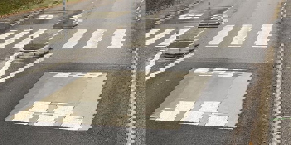 Busskudde före övergångsställe